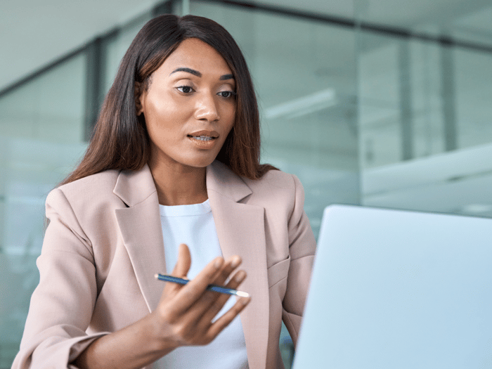 Why is it essential to offer better customer advisor availability?