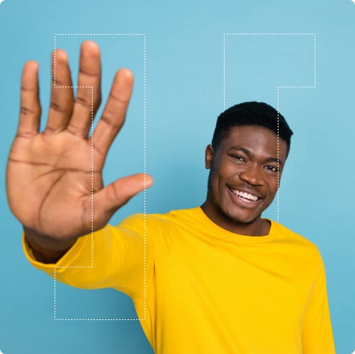 young_afro_american_man_raise_man_towards_say_hi