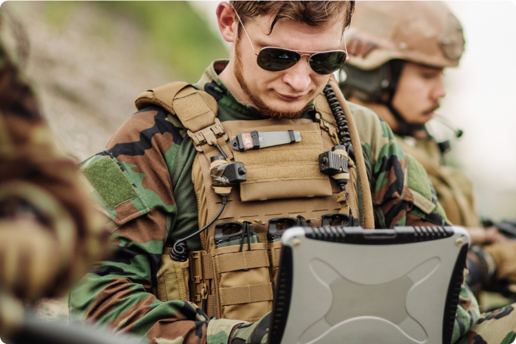 military_in_the_field_using_laptop