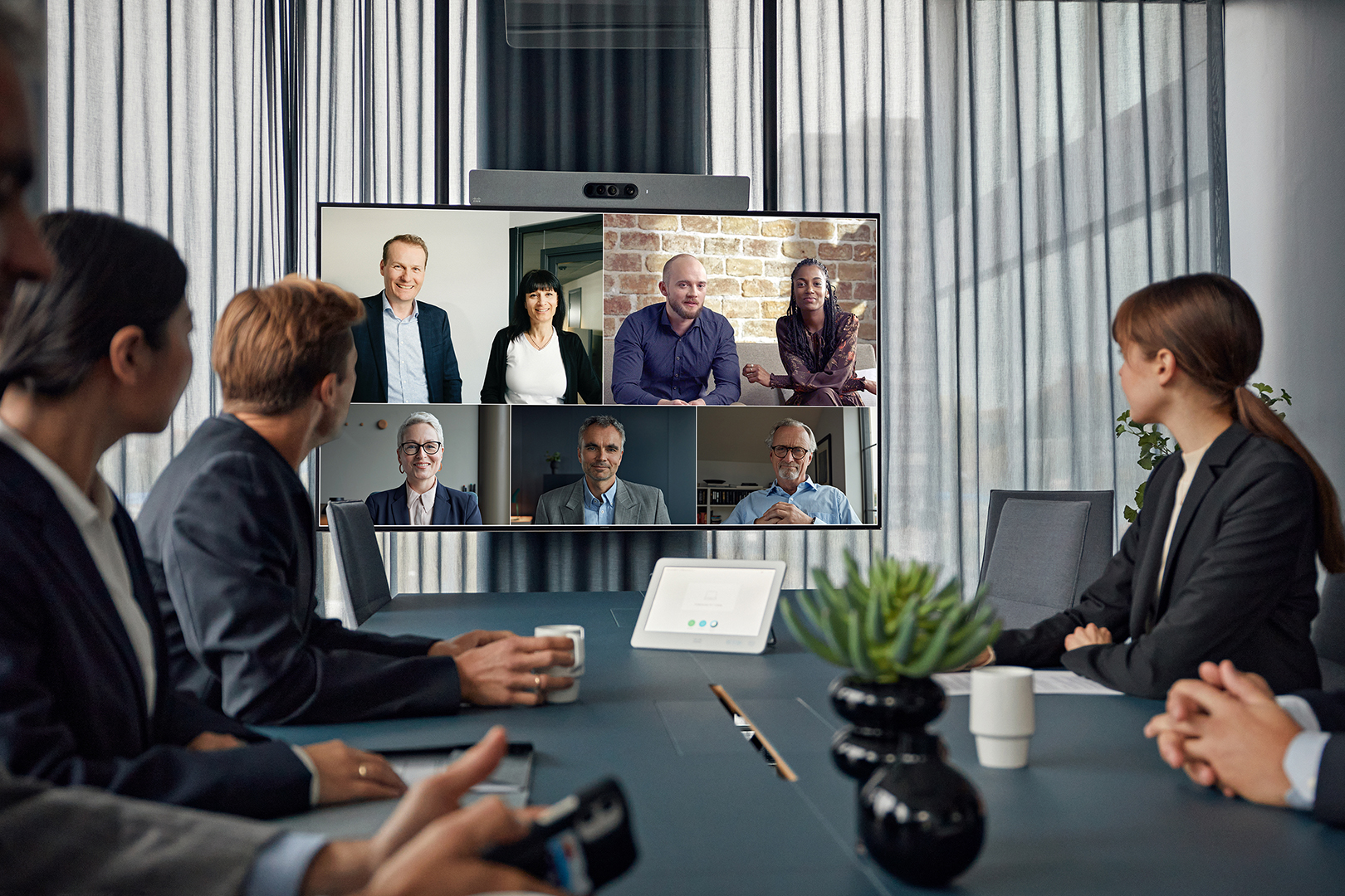 AC-Meeting-Room-5-Participants-3-web-4